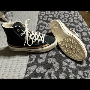 Converse women’s size 8.5